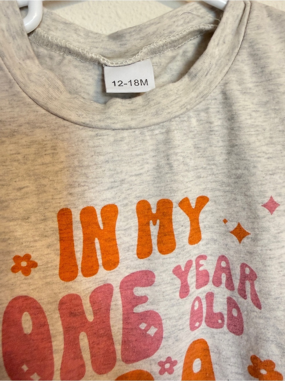 Girls' 'In My One Year Old Era' Graphic Tee - Gray with Pink & Orange - Picture 2 of 3